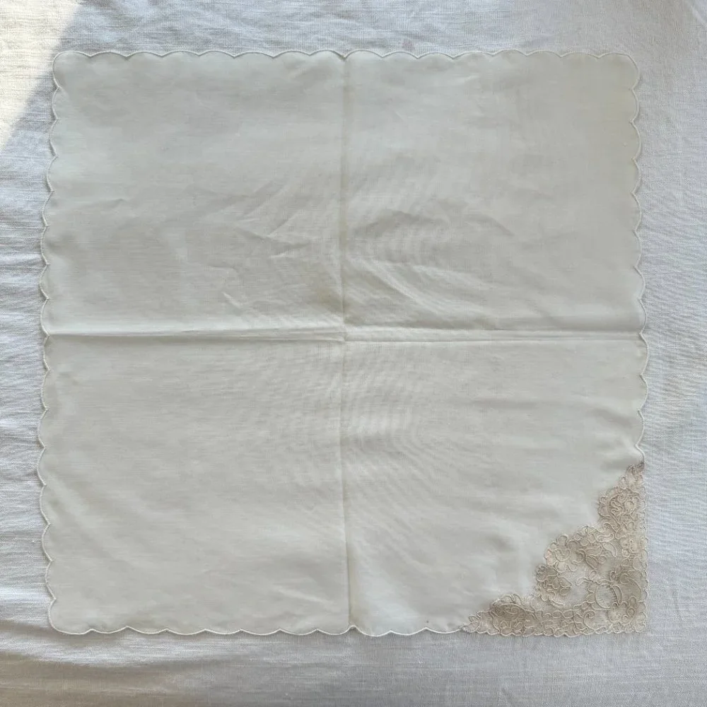 4ct Ivory and Cream Lace Linen Napkin